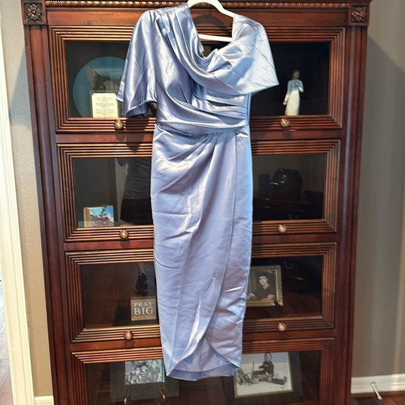 Beautiful never worn Missac dress. Very nice material.